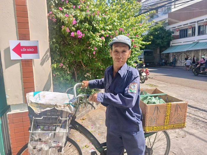 Sau những nhọc nhằn mưu sinh, ông Trần Hữu Anh vui mừng khi có cơ hội được kiểm tra sức khỏe từ chương trình khám miễn phí