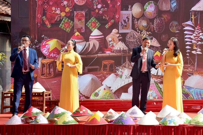 Tiết mục văn nghệ chào mừng.