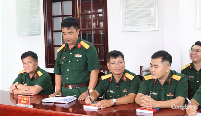 Các đại biểu tham gia đóng góp ý kiến tại cuộc họp