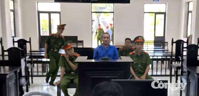 Bị cáo Lê Hoàng Phúc nghe tuyên án