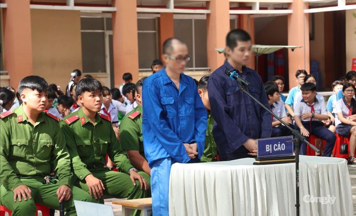 Hai bị cáo Đặng Văn Thiện và Nguyễn Đức Phương tại phiên tòa