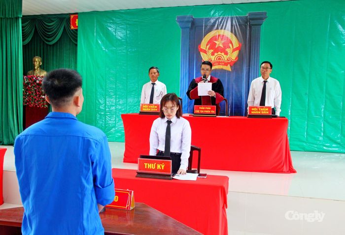 Hội đồng xét xử tuyên án
