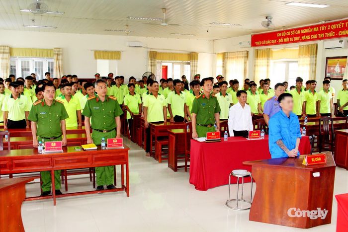 Quang cảnh phiên tòa