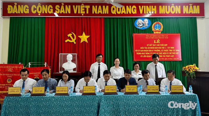 TAND khu vực 1 - Tây Ninh ký kết Quy chế phối hợp với 7 phường, xã.