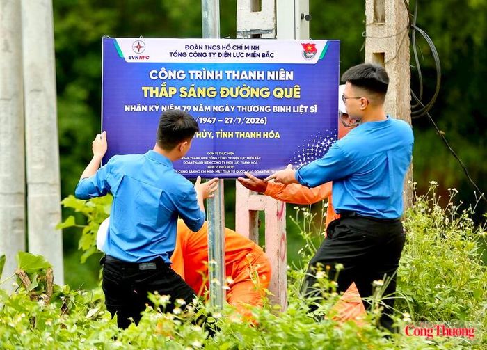 3 công trình “Thắp sáng đường quê” được triển khai tại các xã Sơn Thủy, Pù Nhi và Ngọc Trạo, với tổng kinh phí huy động 150 triệu đồng. Ảnh: Ngô Nhung