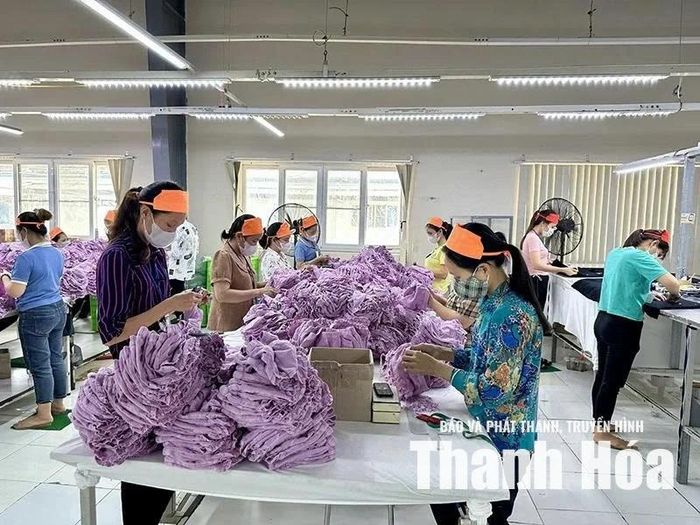 Công nhân Công ty TNHH Winners Vina trong ca sản xuất. Ảnh: Thanh Huê.