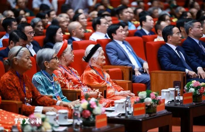 Các Mẹ Việt Nam Anh hùng dự Hội nghị Tri ân người có công với cách mạng toàn quốc năm 2026. Ảnh: Dương Giang/TTXVN