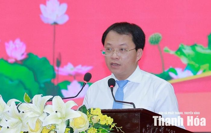 Bí thư Đảng ủy, Chủ tịch HĐND xã Thiệu Hóa Nguyễn Trọng Trang phát biểu tại hội nghị.