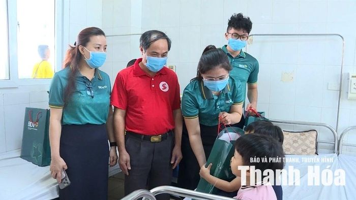 Lễ phát động chương trình “Hành trình đỏ” lần thứ XIV, năm 2026 và tôn vinh người hiến máu tiêu biểu, tiếp nhận máu của tình nguyện viên sẽ được tổ chức tại Trung tâm Hội nghị 25B vào ngày 24/7. Chương trình đặt ra mục tiêu tiếp nhận trên 1.500 đơn vị máu an toàn với hơn 2.000 tình nguyện viên tham gia hiến máu.