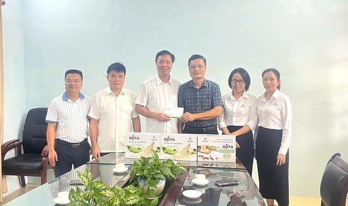 Công ty CP Mía đường Lam Sơn thăm, tặng quà tại Trung tâm Bảo trợ xã hội Thanh Hóa.