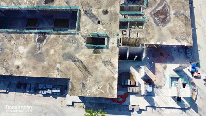  Dự án được xây dựng trên quỹ đất rộng 9.000 m2, gồm 2 tháp cao 32 tầng với mật độ xây dựng chỉ 45%, tích hợp 5 tầng thương mại, dịch vụ, cung cấp gần 1.000 sản phẩm căn hộ, thương mại dịch vụ và văn phòng. 