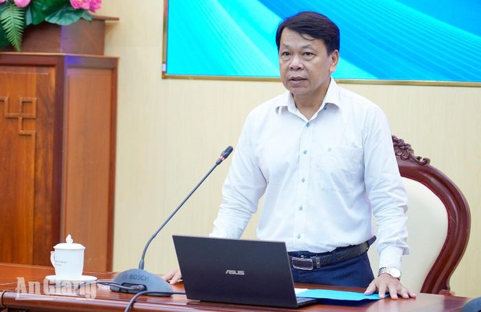 Phó Trưởng Ban Tuyên giáo và Dân vận Tỉnh ủy An Giang Nguyễn Mạnh Hà phát biểu tại hội nghị. Ảnh: THỤY DU