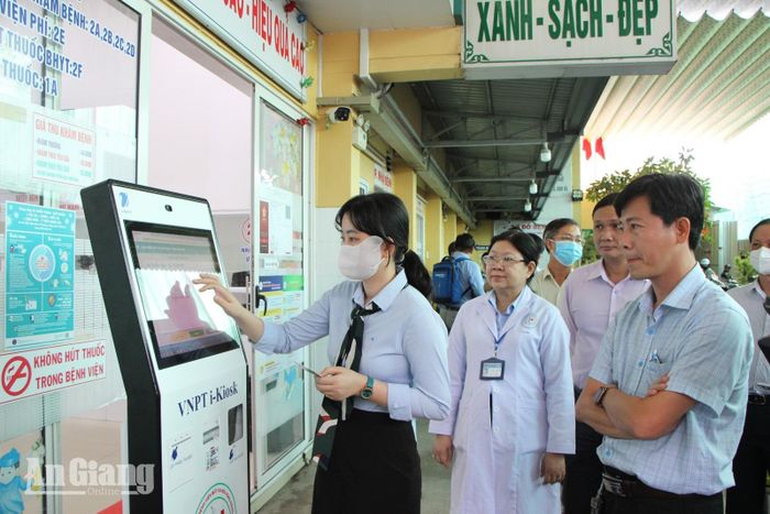 Triển khai dịch vụ số tại Bệnh viện Mắt - Tai mũi họng - Răng hàm mặt An Giang.