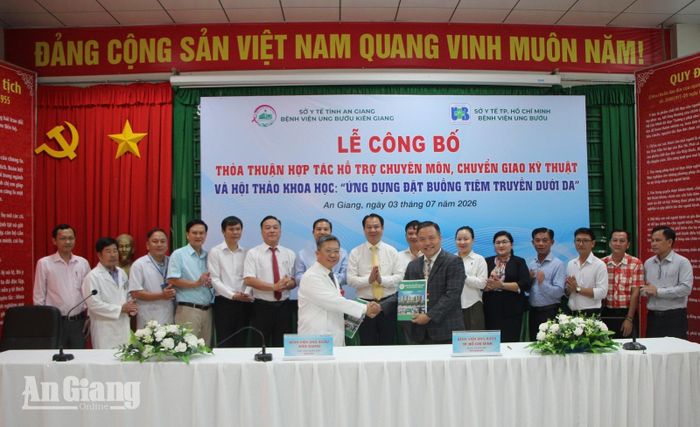 Bệnh viện Ung Bướu TP. Hồ Chí Minh ký kết hợp tác hỗ trợ chuyên môn, chuyển giao kỹ thuật cho Bệnh viện Ung Bướu Kiên Giang.