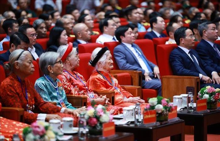 Các Mẹ Việt Nam Anh hùng dự Hội nghị Tri ân người có công với cách mạng toàn quốc năm 2026. Ảnh: Dương Giang/TTXVN