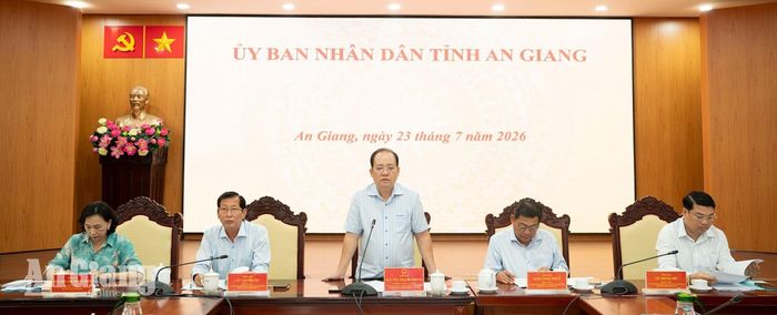Ủy viên Ban Thường vụ Tỉnh ủy, Phó Chủ tịch Thường trực UBND tỉnh An Giang Nguyễn Thanh Phong phát biểu chỉ đạo tại hội nghị.
