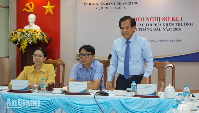 Giám đốc Ngân hàng Hợp tác xã Việt Nam - Chi nhánh An Giang Đặng Hoàng Ngọ (khối phó) phát biểu tại hội nghị.