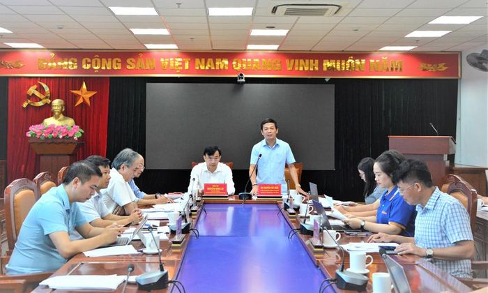  Đồng chí Nguyễn Tri Thức phát biểu tại buổi làm việc. 