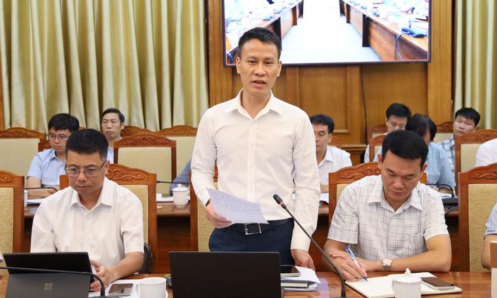  Lãnh đạo Trung tâm Phát triển quỹ đất tỉnh báo cáo kết quả triển khai các khu đất được giao quản lý. 