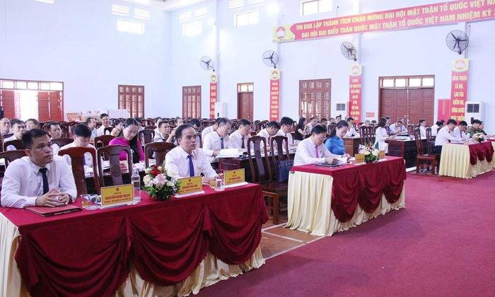  Các đại biểu dự kỳ họp. 