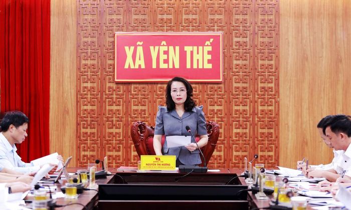 Đồng chí Nguyễn Thị Hương chủ trì làm việc với Ban Thường vụ Đảng ủy xã Yên Thế.