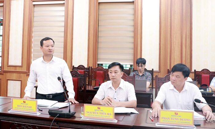 Đồng chí Thân Hải Nam, Bí thư Đảng ủy xã Yên Thế báo cáo làm rõ một số nội dung.