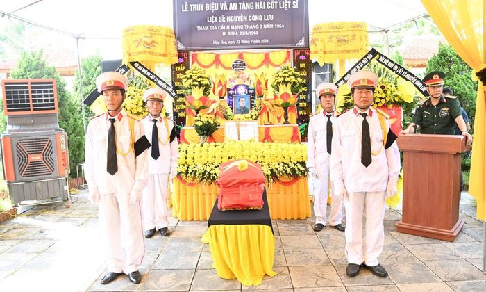  Lễ an táng hài cốt liệt sĩ Nguyễn Công Lưu được tổ chức trang trọng tại Nghĩa trang Liệt sĩ Danh Thắng. 