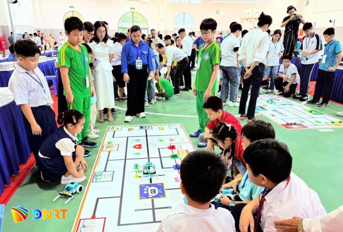 Cuộc thi Sáng tạo Robotics lần thứ I của phường Thanh Khê thu hút đông đảo học sinh trên địa bàn phường tham gia. Ảnh: NHẬT HẠ