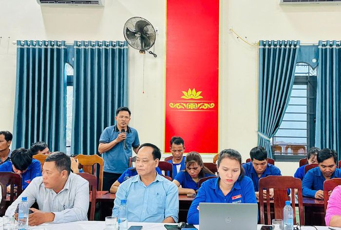 Một người dân tham gia góp ý tại buổi tọa đàm. Ảnh: P.T