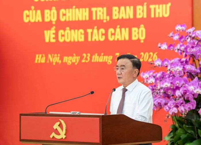 Đồng chí Thường trực Ban Bí thư Trần Cẩm Tú phát biểu chỉ đạo và giao nhiệm vụ. 