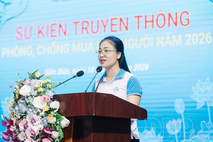 Bà Pờ Diệu Ninh, Phó Chủ tịch Ủy ban MTTQ Việt Nam tỉnh, Chủ tịch Hội LHPN tỉnh phát biểu tại Sự kiện truyền thông phòng, chống mua bán người năm 2026.