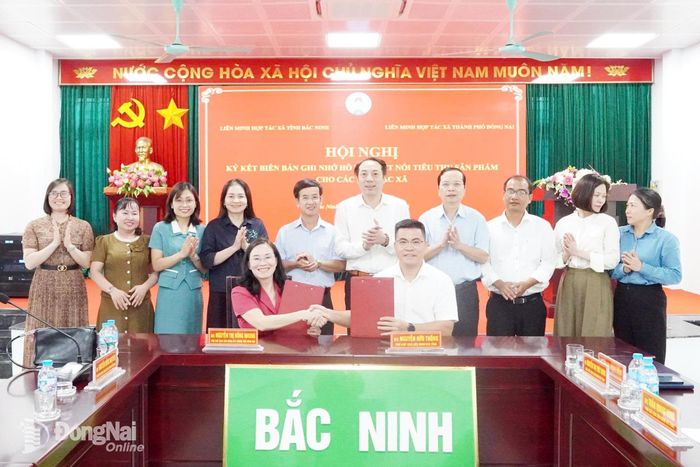 Liên minh Hợp tác xã thành phố Đồng Nai và tỉnh Bắc Ninh ký kết biên bản ghi nhớ hợp tác giai đoạn 2026-2030 nhằm tăng cường kết nối tiêu thụ sản phẩm OCOP và đặc sản vùng miền. Ảnh: C.T.V