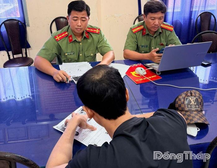 L.H.T. tại cơ quan Công an.