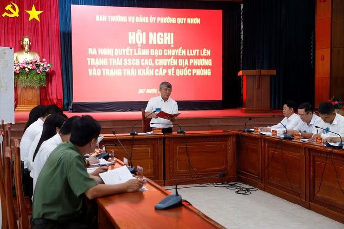  Một hội nghị trong phần vận hành cơ chế diễn tập tác chiến phường Quy Nhơn trong khu vực phòng thủ tỉnh năm 2026. Ảnh: H.P 
