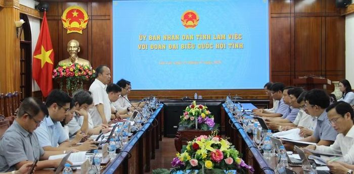  Quang cảnh buổi làm việc. Ảnh: T.L 