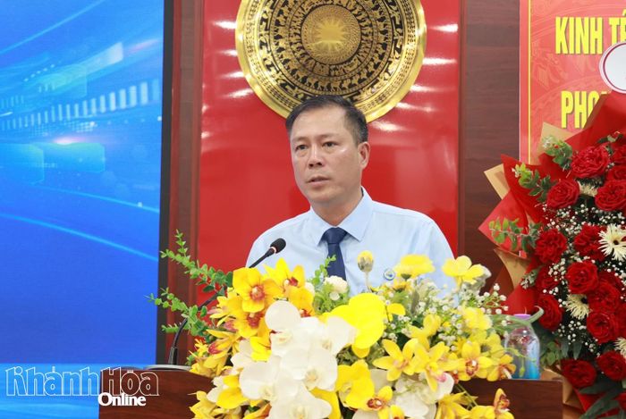 Lãnh đạo Ban Quản lý Khu kinh tế và Khu công nghiệp tỉnh phát biểu tại lễ ký kết.