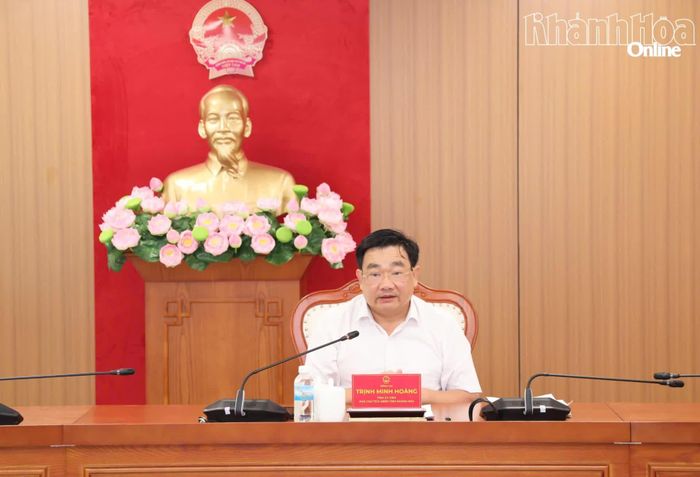 Đồng chí Trịnh Minh Hoàng chủ trì cuộc họp.