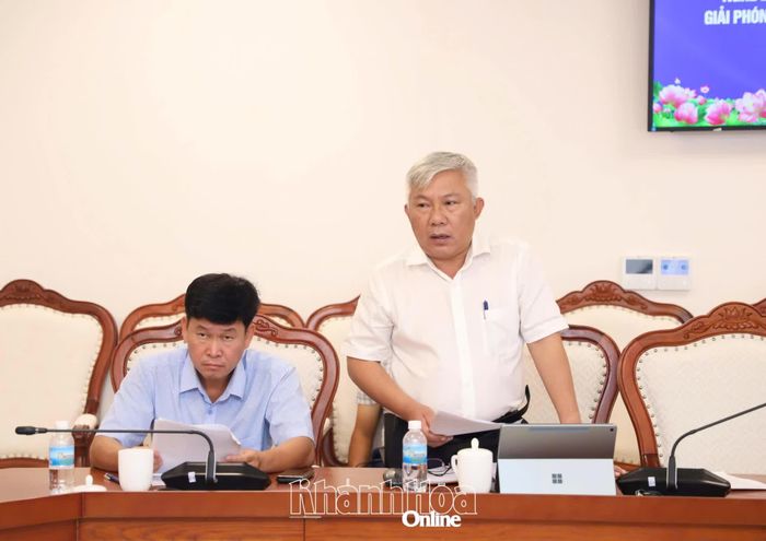 Lãnh đạo Sở Nông nghiệp và Môi trường phát biểu ý kiến.