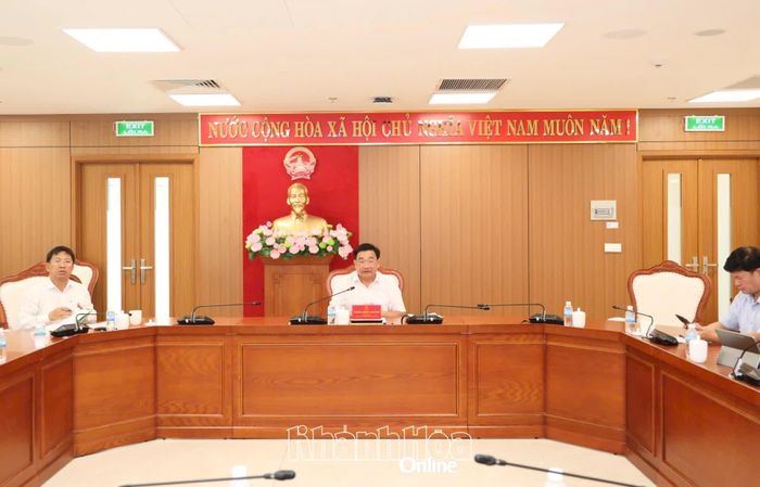 Quang cảnh cuộc họp.
