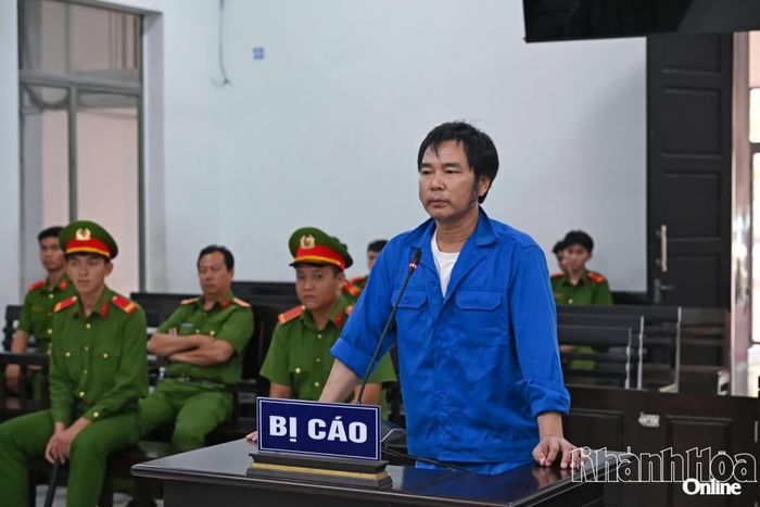 Bị cáo Dương Văn Tuấn.