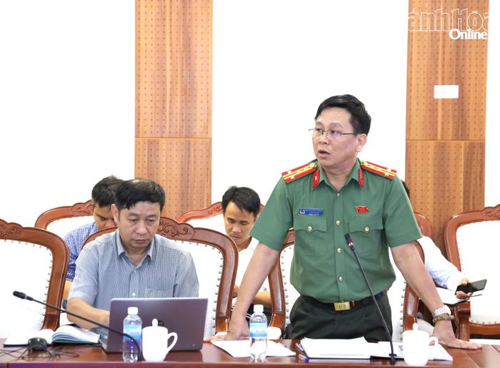 Đại diện Công an tỉnh phát biểu tại cuộc họp.