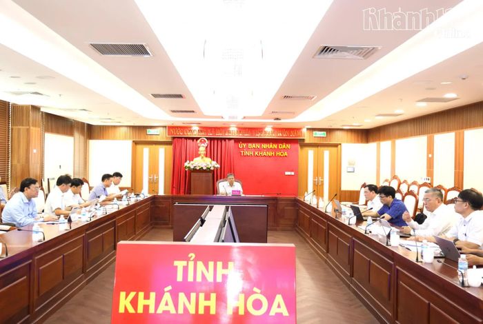 Quang cảnh cuộc họp.