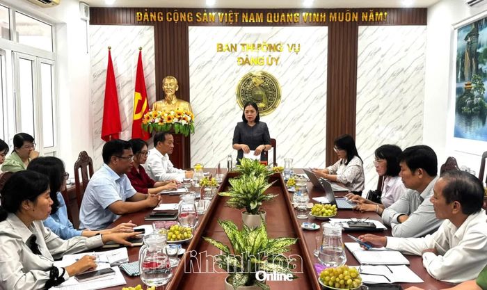 Quang cảnh buổi làm việc.