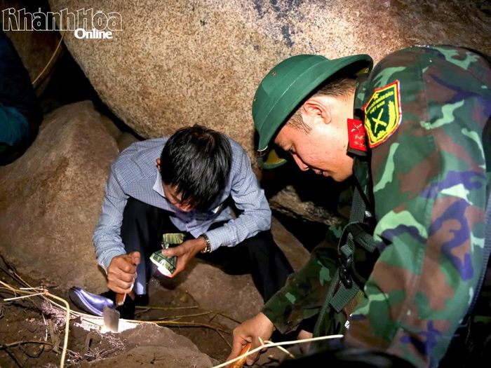 Việc tìm kiếm được tiến hành rất tỉ mỉ, thận trọng.