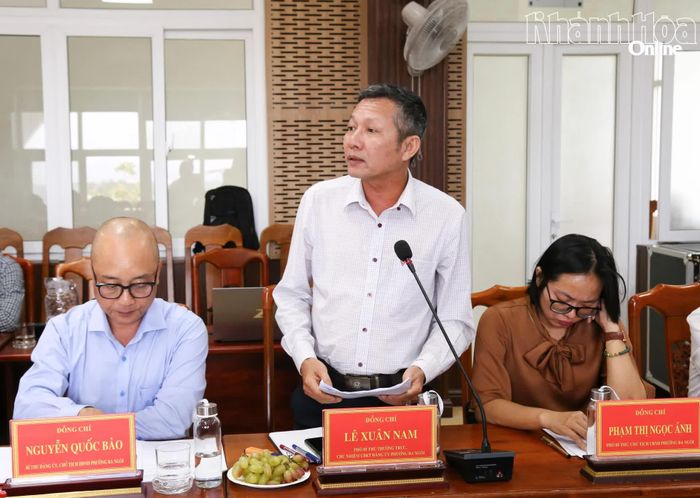 Thường trực Đảng ủy phường Ba Ngòi báo cáo và nêu kiến nghị.