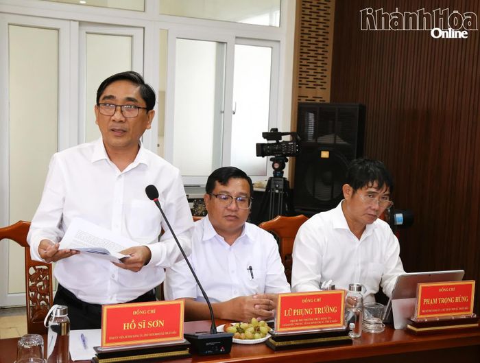 Ông Hồ Sĩ Sơn - Bí thư Đảng ủy, Chủ tịch HĐND xã Thuận Bắc kiến nghị một số nội dung tại buổi làm việc.