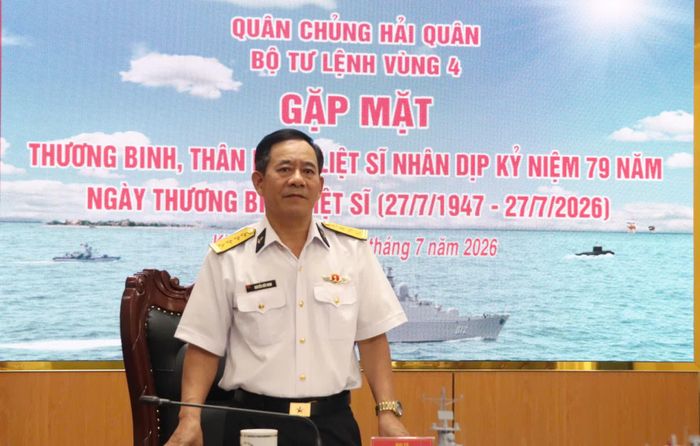 Đại tá Nguyễn Hữu Minh phát biểu tại buổi gặp mặt.