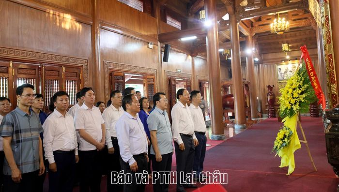 Đoàn công tác của Tỉnh ủy, HĐND, UBND, Ủy ban Mặt trận Tổ quốc Việt Nam tỉnh dâng hoa, dâng hương Đền thờ Bác Hồ và các Anh hùng Liệt sĩ tỉnh Quảng Trị...