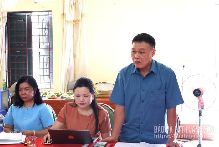 Đồng chí Phó Bí thư Thường trực Đảng ủy phường làm rõ một số vấn đề các đảng viên quan tâm
