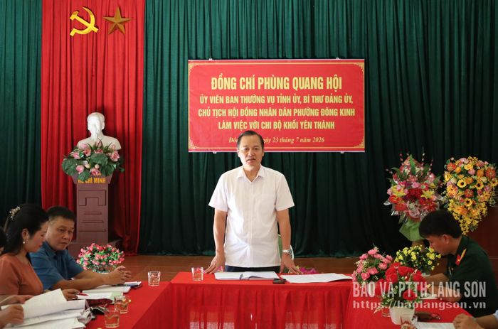 Đồng chí Phùng Quang Hội, Ủy viên Ban Thường vụ Tỉnh ủy, Bí thư Đảng ủy, Chủ tịch HĐND phường Đông Kinh kết luận chương trình làm việc